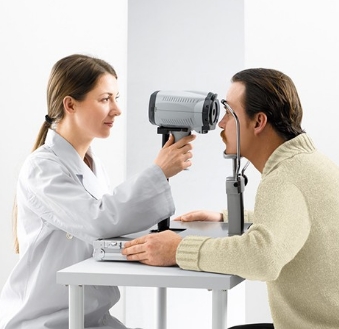 視力檢查的便捷工具：手持式的自動驗光儀讓眼科檢查更快速準(zhǔn)確